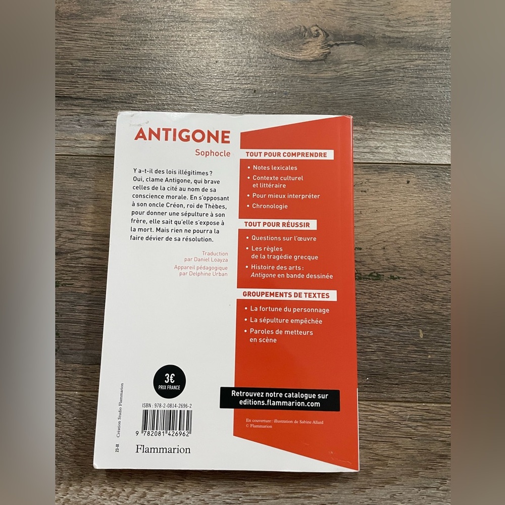Livre en français Antigone 3 for 5$